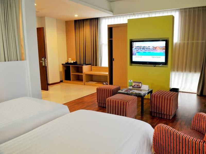 Quest Hotel Simpang Lima - Semarang By Aston Εξωτερικό φωτογραφία